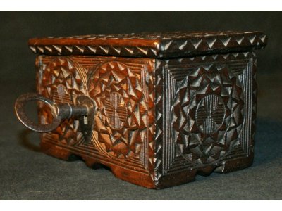 Petit coffret monoxyle