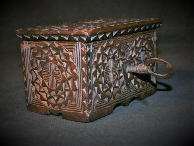 Petit coffret monoxyle