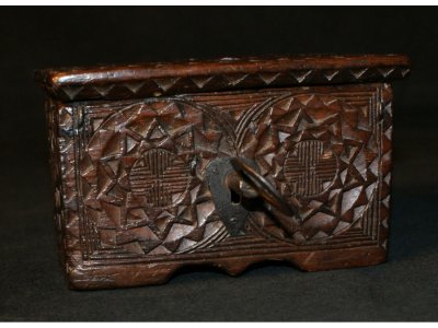 Petit coffret monoxyle