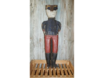 Soldat en bois art populaire
