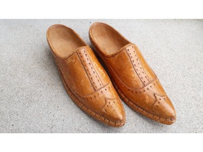 Petites chaussures en bois